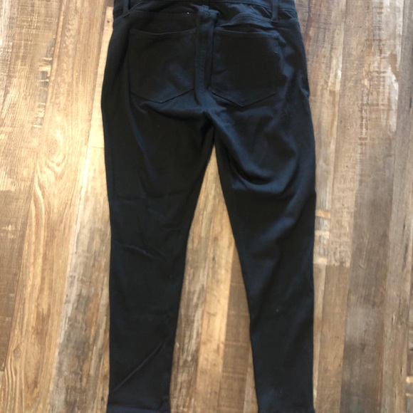 EUC Gap black maternity jeans - size 28 short - Picture 2 of 4